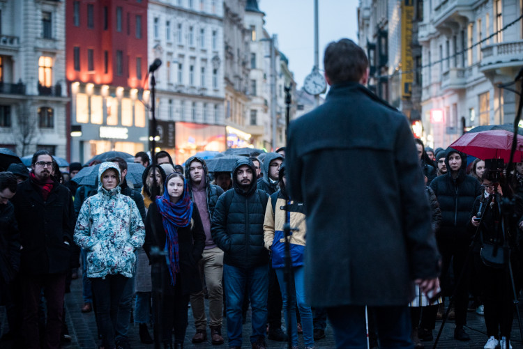 Nezabudneme, pokračujeme. Lidé si v Brně připomenuli zavražděného novináře a jeho snoubenku, autor: Tomáš Hrivňák