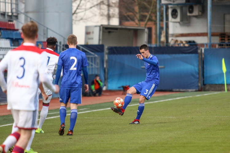 FOTOGALERIE: Mladí Sigmáci sice s Lyonem prohráli, benefice ale pomohla Patrikovi 176 600 korunami