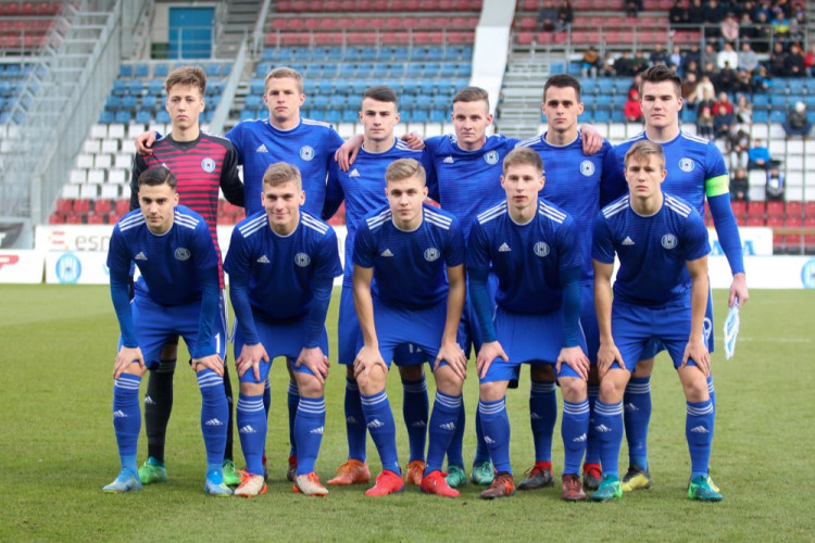 FOTOGALERIE: Mladí Sigmáci sice s Lyonem prohráli, benefice ale pomohla Patrikovi 176 600 korunami