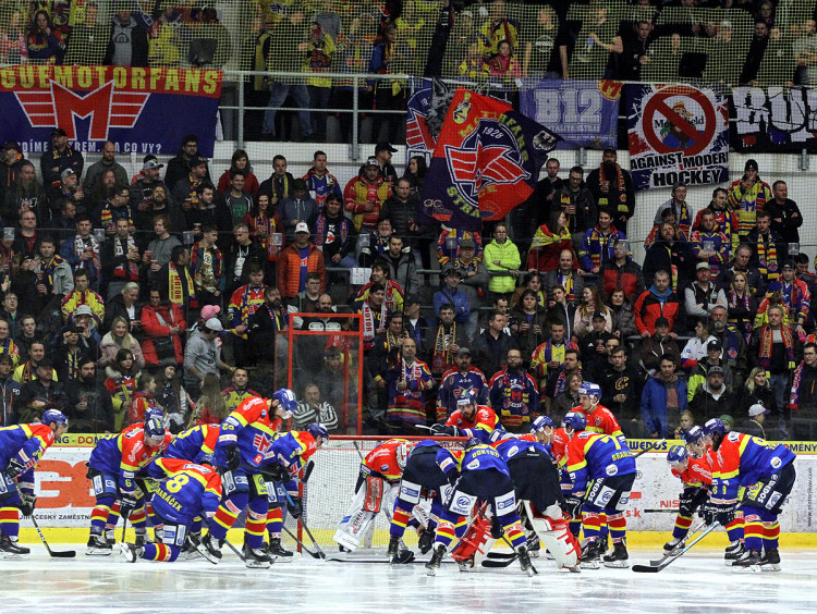 Všechno připraveno k začátku druhého čtvrtfinále