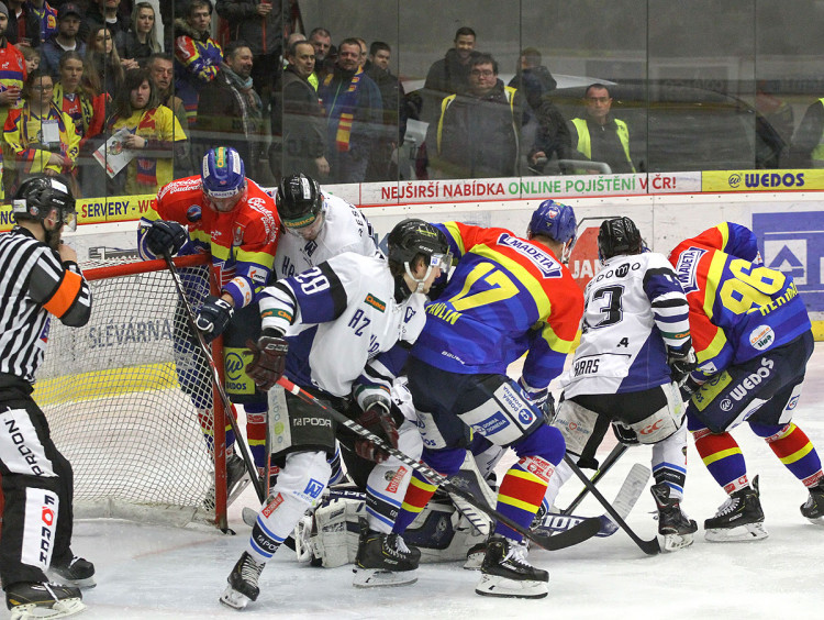 Jihočeši se snaží protlačit kotouč do klece AZ