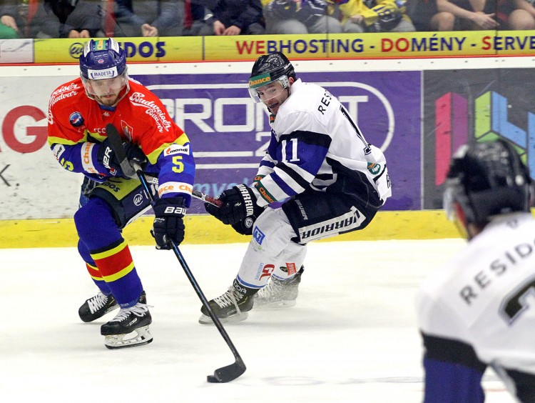 Branislav Rehuš blokuje Karla Plášila