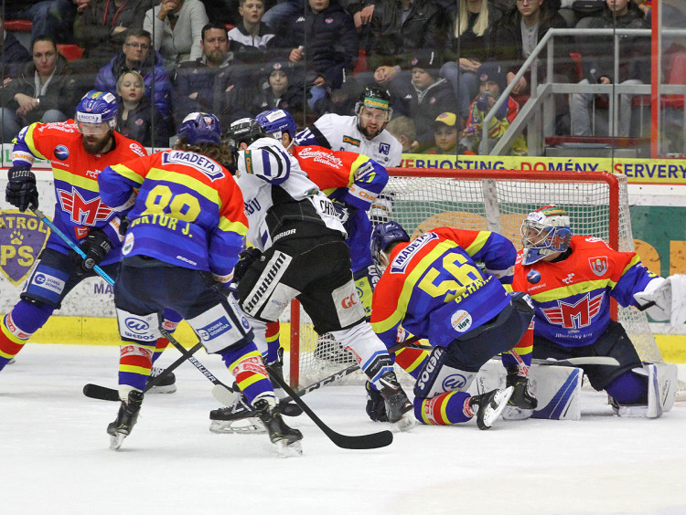 Tento závar před Kváčovým brankovištěm gólem neskončil