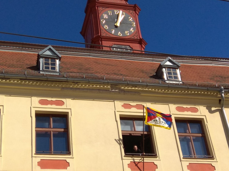 Vyvěšení tibetské vlajky