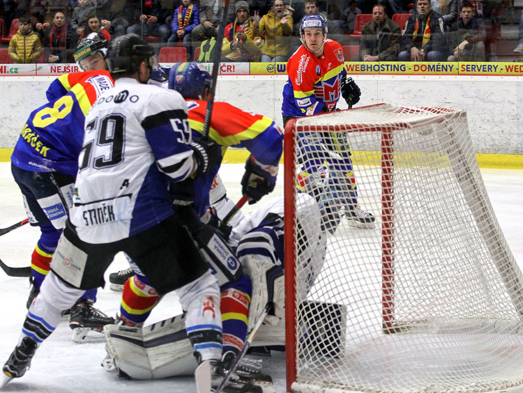 Velká šance Zdeňka Doležala krátce po začátku zápasu