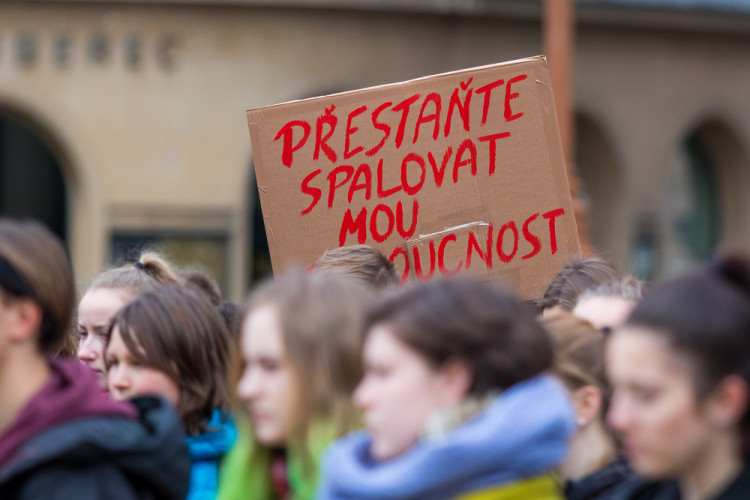 Studenti stávkovali za klima před libereckou radnicí