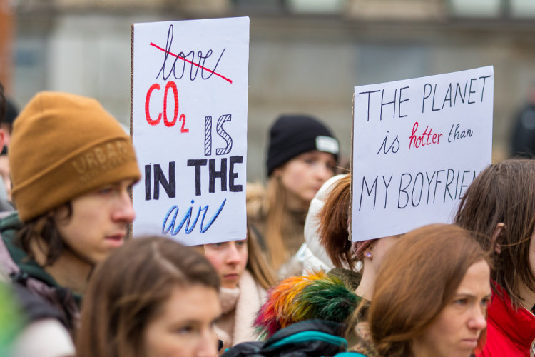 Studenti stávkovali za klima před libereckou radnicí