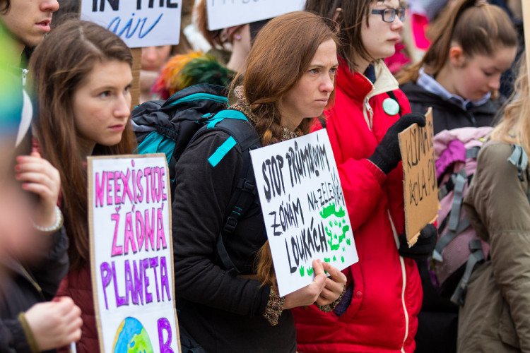 Studenti stávkovali za klima před libereckou radnicí