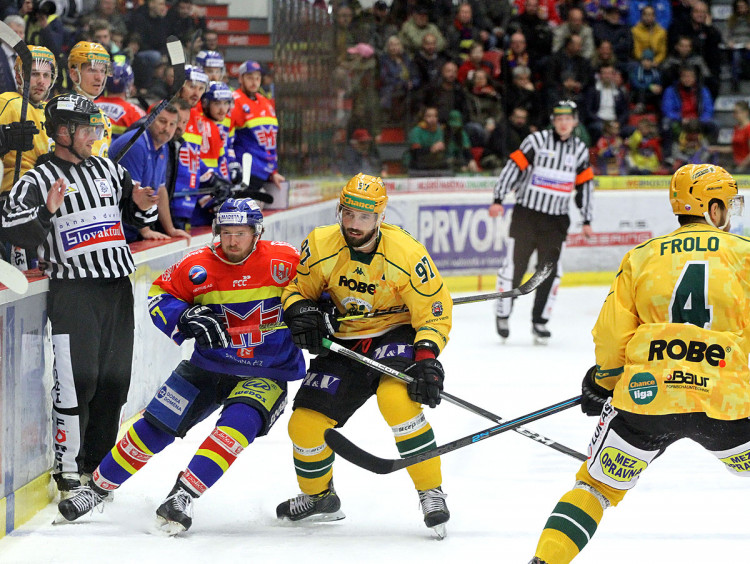 Přetlačovaná Codyho Bradleyho s Radimem Kucharczykem