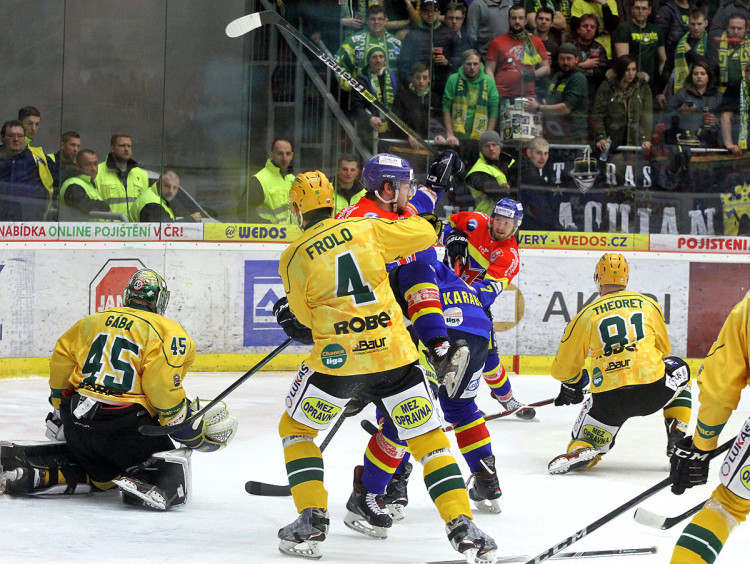 Další střelecký pokus Codyho Bradleyho