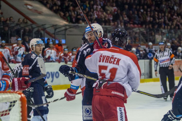 FOTOGALERIE: Indiáni vyhráli v Olomouci druhé utkání 3:2, Kohouti pojedou do Plzně za stavu série 2:2