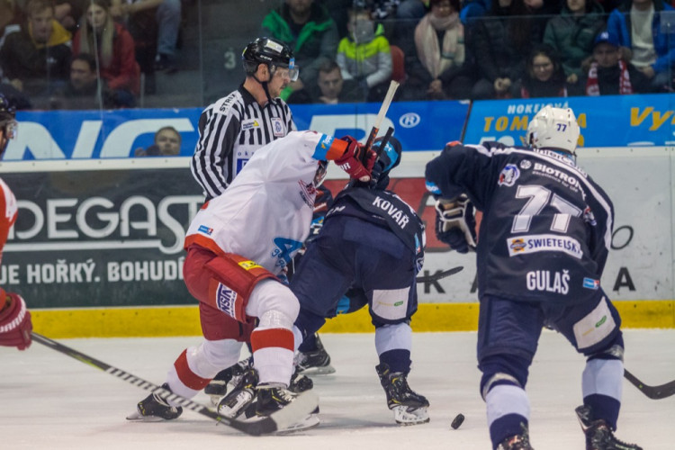 FOTOGALERIE: Indiáni vyhráli v Olomouci druhé utkání 3:2, Kohouti pojedou do Plzně za stavu série 2:2