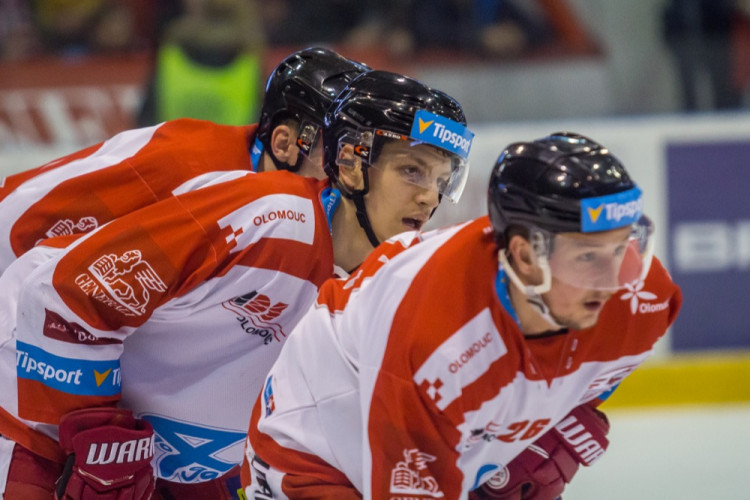 FOTOGALERIE: Indiáni vyhráli v Olomouci druhé utkání 3:2, Kohouti pojedou do Plzně za stavu série 2:2