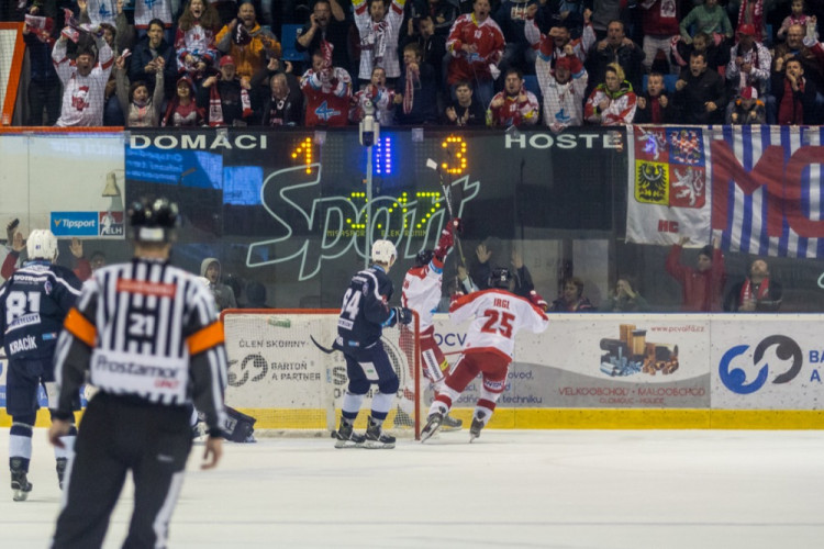 FOTOGALERIE: Indiáni vyhráli v Olomouci druhé utkání 3:2, Kohouti pojedou do Plzně za stavu série 2:2