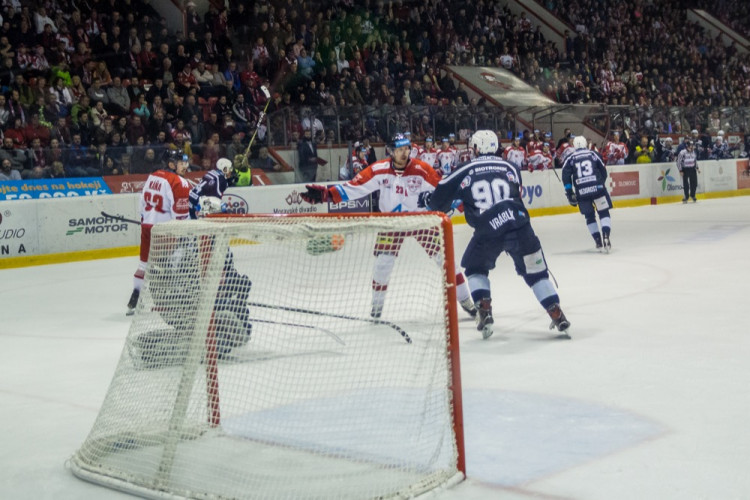 FOTOGALERIE: Indiáni vyhráli v Olomouci druhé utkání 3:2, Kohouti pojedou do Plzně za stavu série 2:2