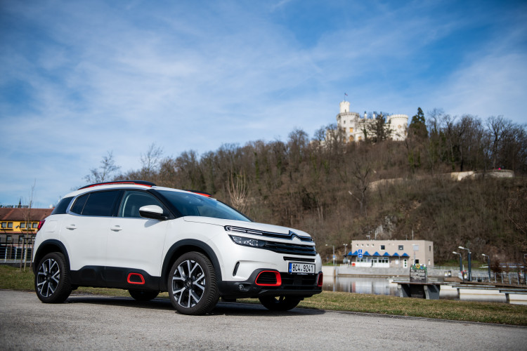 Reprezentativní a komfortní. Citroën C5 Aircross strčí do kapsy ne jedno SUV