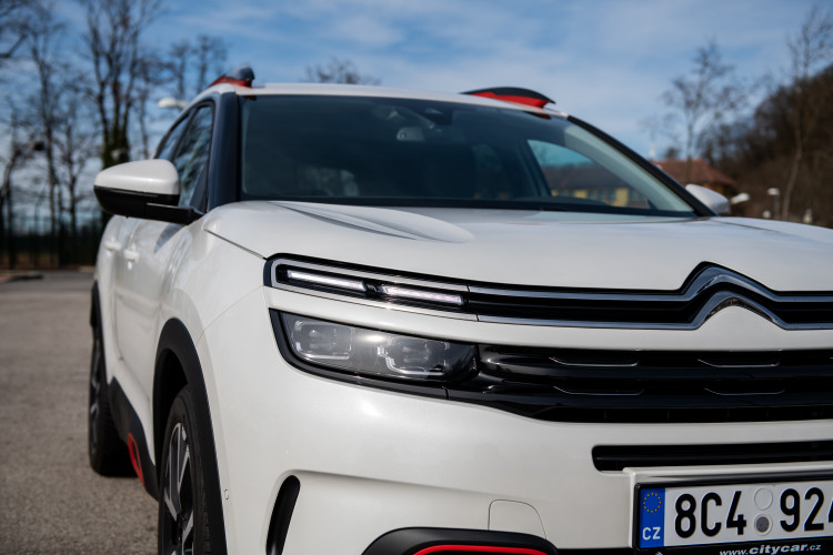 Reprezentativní a komfortní. Citroën C5 Aircross strčí do kapsy ne jedno SUV