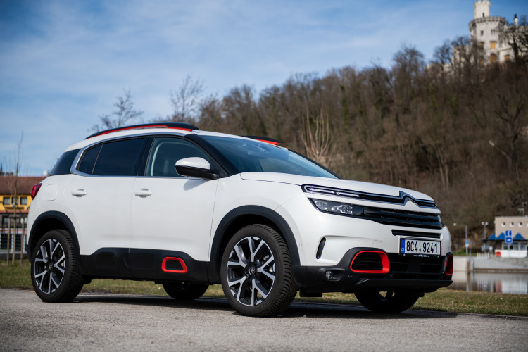 Reprezentativní a komfortní. Citroën C5 Aircross strčí do kapsy ne jedno SUV