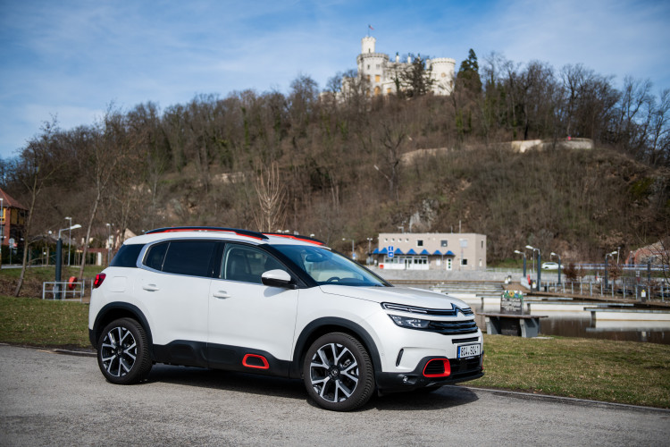 Reprezentativní a komfortní. Citroën C5 Aircross strčí do kapsy ne jedno SUV