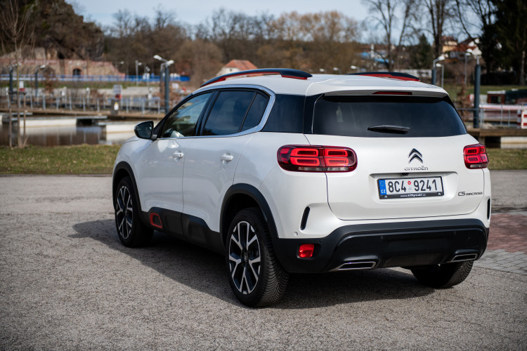 Reprezentativní a komfortní. Citroën C5 Aircross strčí do kapsy ne jedno SUV