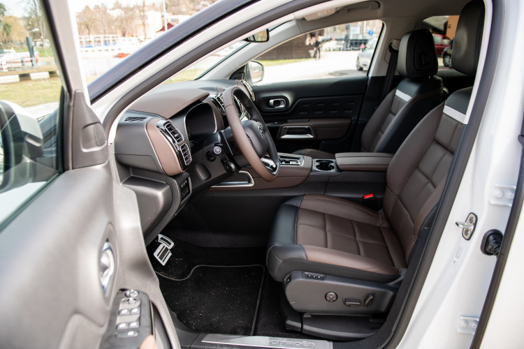 Reprezentativní a komfortní. Citroën C5 Aircross strčí do kapsy ne jedno SUV