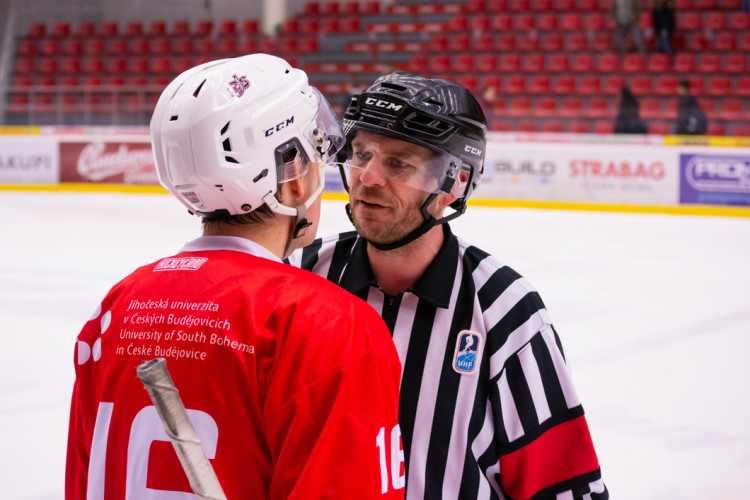 Jihočeská univerzita neobhájila titul z loňského roku, na ledě podlehla VŠTE