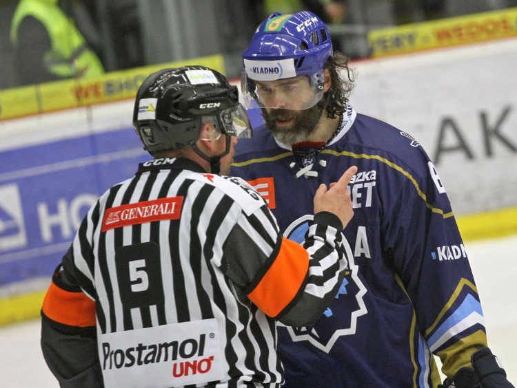 Jeden z mnoha rozhovorů Jaromíra Jágra s hlavním sudím