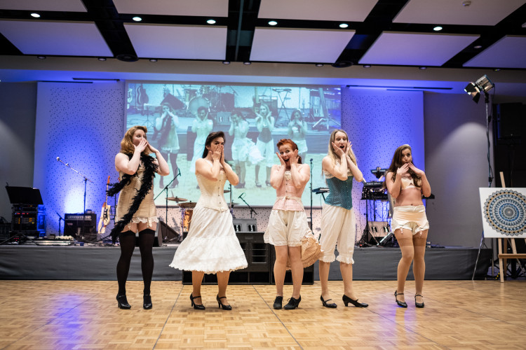 Ples pro Fénix 2019, autorka: Veronika Kovářová