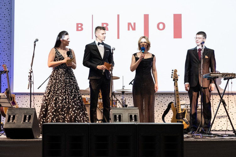 Ples pro Fénix 2019, autorka: Veronika Kovářová