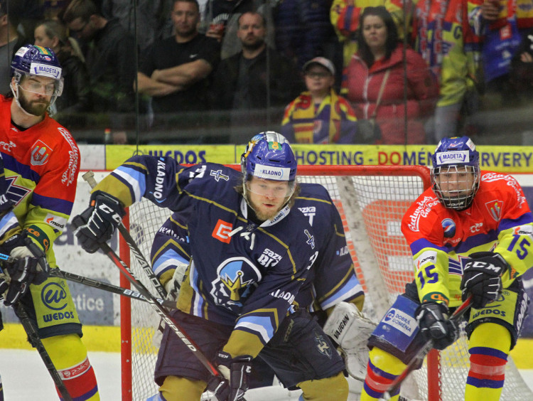 Bek Kladna Josef Zajíc mezi Pavlem Novákem (vpravo) a Davidem Gilbertem