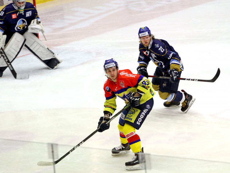 Doležal čeká na přihrávku v útočném pásmu