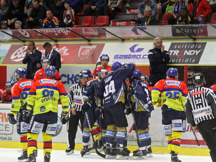 Výmluvné gesto Václava Prospala po druhém Jágrově gólu