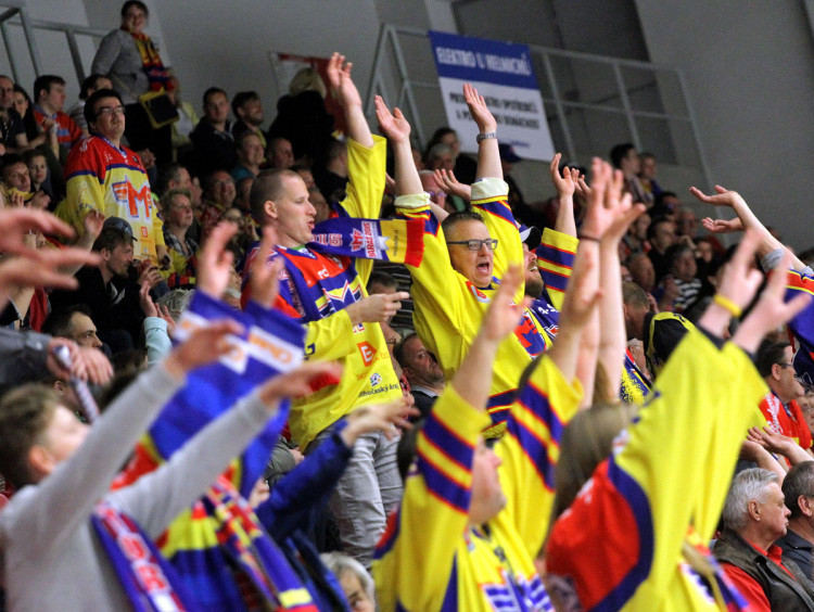 Diváci se loučili se sezonou mexickou vlnou