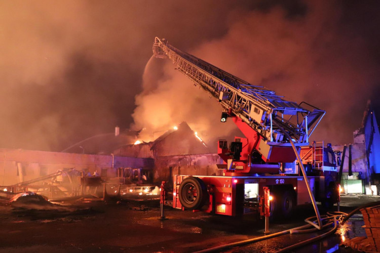 FOTO/VIDEO: Požár pily v Mirkovicích minutu po minutě