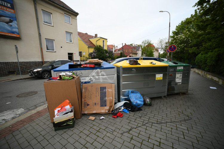 Uzavření Mánesovky ráno dopravu příliš nekomplikovalo. Řidiče mátlo dopravní značení