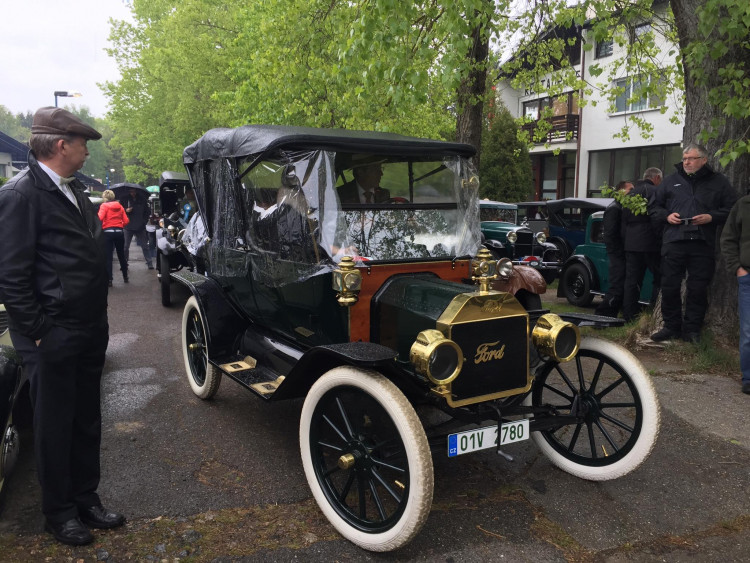 Veterány v Křivonosce