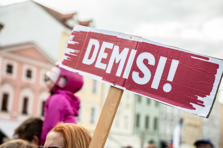 Na náměstí v Budějcích se sešlo několik desítek lidí. Požadují demisi pro Babiše a Benešovou