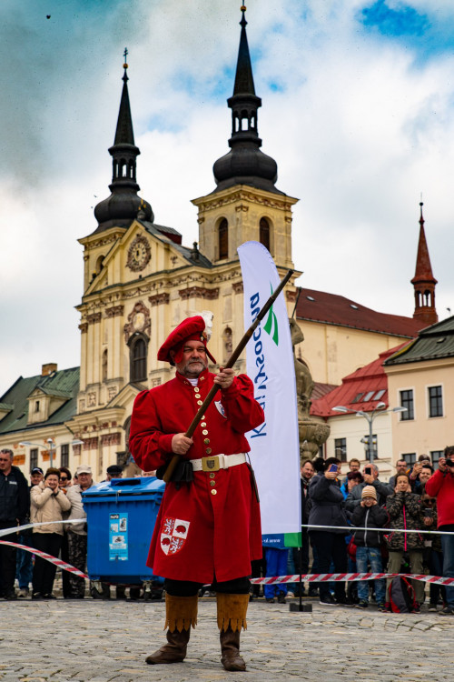 Rekordní salva z historických zbraní
