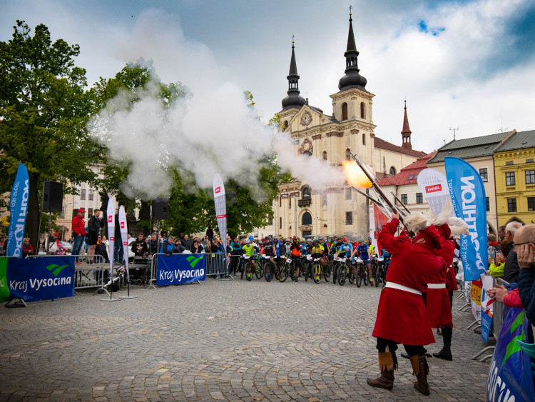 Rekordní salva z historických zbraní
