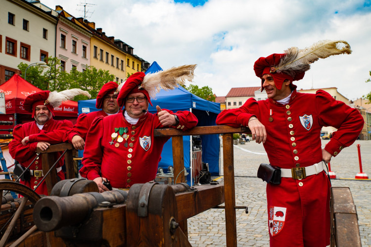 Rekordní salva z historických zbraní