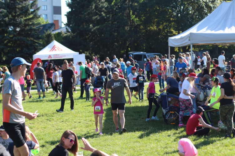 FOTOGALERIE: V parku se konal pátý ročník charitativní akce Jeden běh nestačí. Podívejte se na fotky!