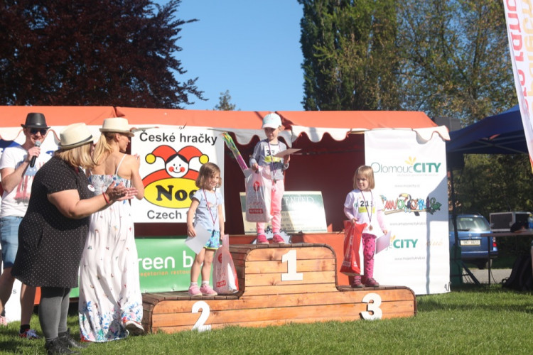 FOTOGALERIE: V parku se konal pátý ročník charitativní akce Jeden běh nestačí. Podívejte se na fotky!