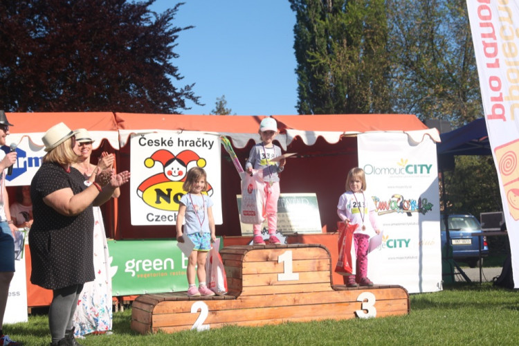 FOTOGALERIE: V parku se konal pátý ročník charitativní akce Jeden běh nestačí. Podívejte se na fotky!