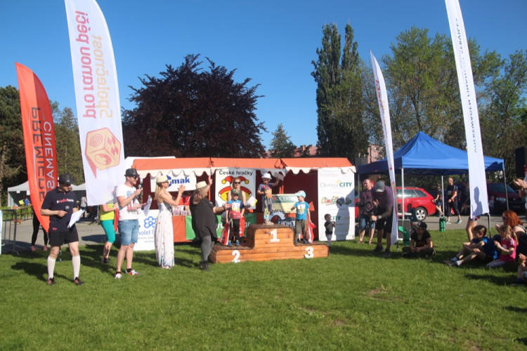 FOTOGALERIE: V parku se konal pátý ročník charitativní akce Jeden běh nestačí. Podívejte se na fotky!