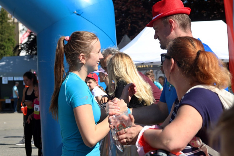 FOTOGALERIE: V parku se konal pátý ročník charitativní akce Jeden běh nestačí. Podívejte se na fotky!