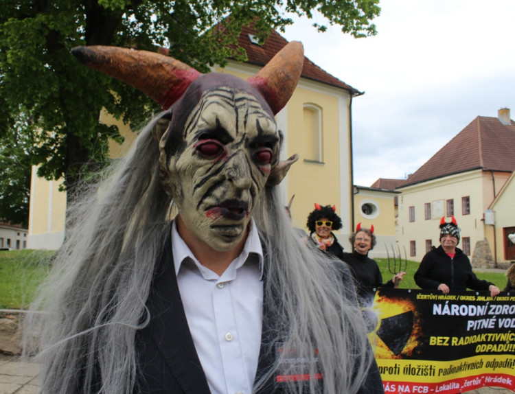 Ředitel SÚRAO v lokalitě Hrádek