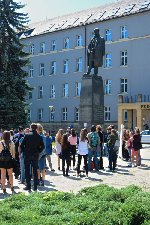 FOTOGALERIE: Žádná škola, klima volá, křičeli studenti. Středoškoláci v Olomouci stávkovali za lepší klima