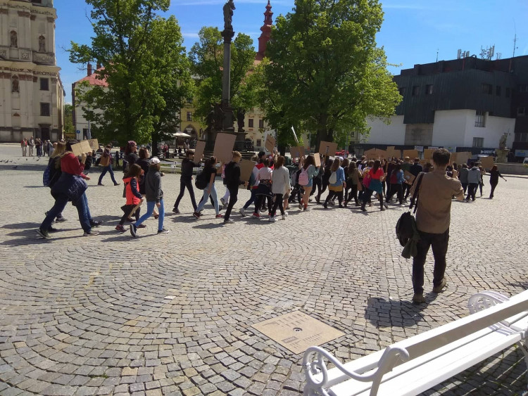 Jihlavští studenti demonstrují za lepší ochranu klimatu