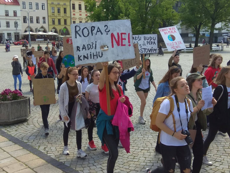 Jihlavští studenti demonstrují za lepší ochranu klimatu