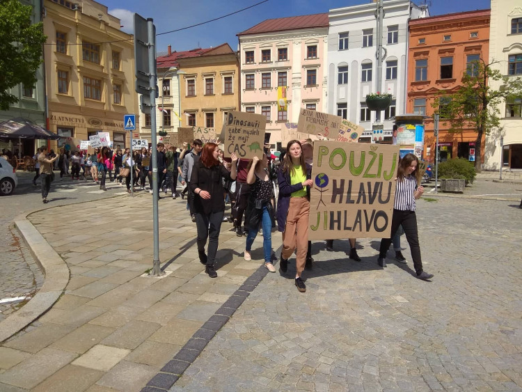 Jihlavští studenti demonstrují za lepší ochranu klimatu